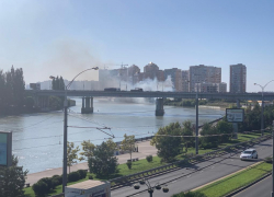 Пожар разгорелся у Тургеневского моста в Краснодаре