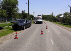 На Кубани иномарка сбила десятилетнюю девочку, которая перебегала дорогу