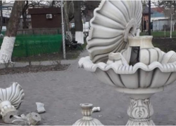 В Краснодарском крае трое подростков разгромили фонтан