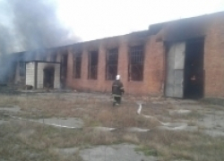 В Лабинском районе сгорел огромный склад пиломатериалов