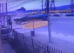 В Новороссийске с дороги собирают несколько десятков тонн зерна 