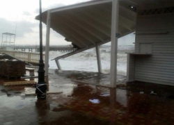 В Сочи устраняют последствия ураганного ветра