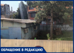 Внешний вид здания около кинотеатра «Аврора» беспокоит краснодарца 