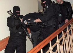 Подозреваемый в убийстве школьницы под конвоем доставлен в Краснодар