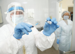 На Кубани от коронавируса привились 42 медика из инфекционных госпиталей