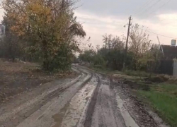 По уши в грязи: жителей посёлка под Краснодаром лишили дороги