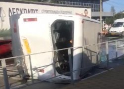 В Туапсе фура подмяла под себя три маршрутки 