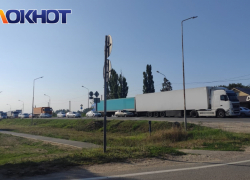 В Краснодарском крае пробка в сторону Черного моря растянулась на пять километров 