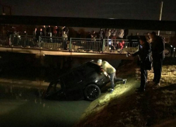  Range Rover залетел в канал с водой под Краснодаром 