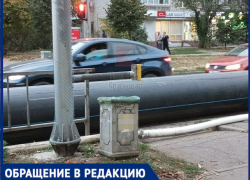 В Краснодаре пешеходный переход перекрыли огромной трубой
