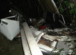 Под Сочи в ДТП оказались зажаты в автомобиле два парня и девушка 