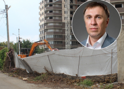 ЖК «На Высоте» снес забор соседу и решил там достроить свою парковку