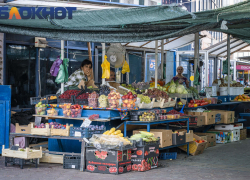 Дорогие и дешёвые продукты, прячущиеся продавцы и разброс цен: показываем торговлю на Сенном рынке Краснодара