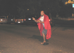 Дьявол вселился: в Сочи неадекватный мужчина с ножом разгромил магазин