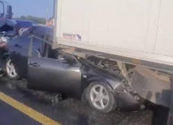 Женщина и ребенок погибли при столкновении 5-ти машин в Краснодарском крае: видео