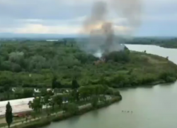  «Все шашлычники»: на Большом острове в Краснодаре вспыхнул пожар 