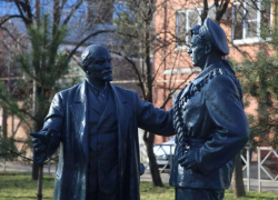 Ленин и матрос появились в центре Краснодара