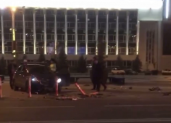 Пьяный угонщик, уходя от погони, вылетел на Главную городскую площадь Краснодара 