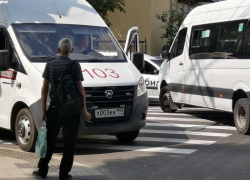 В Краснодаре маршрутка сбила женщину на пешеходном переходе