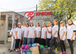 Не только стройка: волонтеры «НВМ» подарили животным из «Краснодога» день заботы