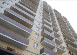 В Краснодаре погибла девушка, выпавшая с балкона 