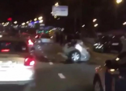 Напополам: иномарку разорвало надвое в страшной аварии в Сочи