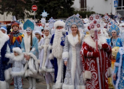 По Краснодару пройдут Деды Морозы, Снегурочки и сказочные герои 