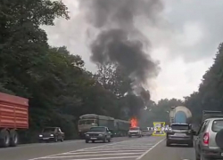 На Кубани на трассе сгорела фура