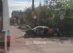 В Краснодаре после лобового столкновения каршерингового автомобиля и Газели погиб человек