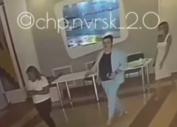 Совещание по проблемам дольщиков в Новороссийске закончилось дракой сотрудниц - видео