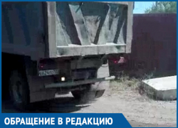 Грузовик, сбросивший строительный мусор в реку Кубань, смутил краснодарку