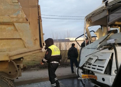 Маршрутка в Краснодаре врезалась в КамАЗ