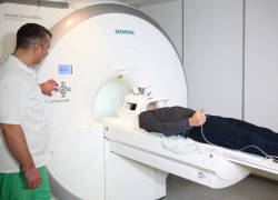 Загадка: этим болеют и молодые, и пожилые, а женщины чаще