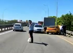 В Краснодаре «ВАЗ» сбил рабочих на федеральной трассе: один погиб, трое ранены