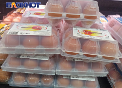 В Краснодаре продают куриные яйца по шесть штук в упаковке