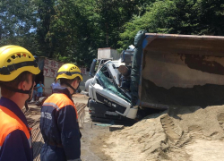 Водителя самосвала придавило насмерть кузовом на стройке в Сочи