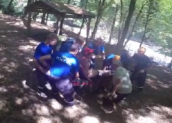 В Сочи пострадавшую туристку эвакуировали из леса 