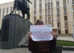 «Краснодарцы так и будут бомжевать на Новый год»: обманутые дольщики провели пикет