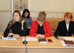 Чиновница с Кубани вернулась на работу после избиения сотрудницы салона красоты