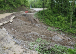 В Туапсинском районе ввели режим ЧС после обрушения автодороги