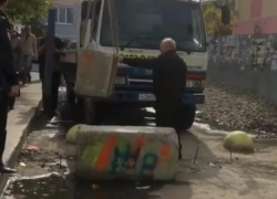 "Новый сезон битвы за проезд": в Краснодаре убрали бетонные блоки между Селезнева и Ставропольской 