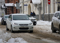 На Кубани школьник катался на поддоне и попал под машину