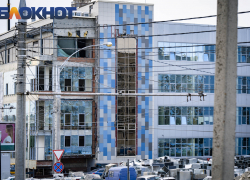 Снос последнего этажа и уничтожение фасада: в Краснодаре ТЦ «Карнавал» превращают в офисы