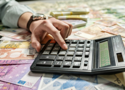 В УФНС Кубани посчитали поступления за полгода