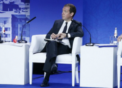 В Краснодаре Медведев заявил, что деньги на благоустройство городов нужно предусмотреть в трехлетнем бюджете