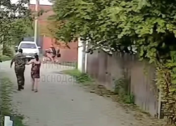 Въехали в авто и сбежали: юных мотоциклистов ищут в Краснодаре после ДТП