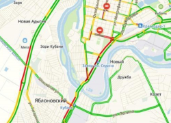 Краснодарцы отправились на отдых: на выездах из города многокилометровые пробки