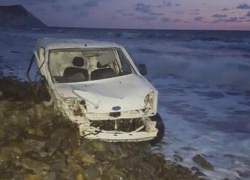 В Анапе мужчина погиб, сорвавшись на автомобиле с обрыва