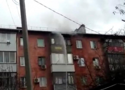 Из горящей пятиэтажки в Краснодаре эвакуировали 15 человек и спасли троих 