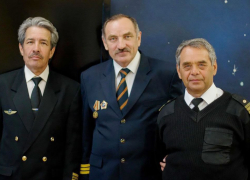 Путин наградил летчиков, посадивших 26 лет назад самолет с горящим двигателем в Анапе